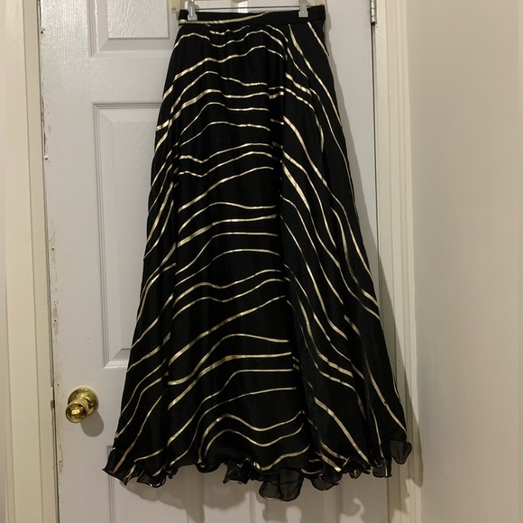 Gold and Black Maxi Skirt - Picture 3 of 4